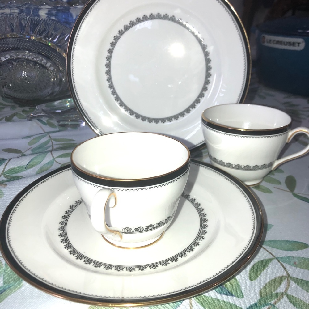 2 Spode Camelot tea cups and dessert saucer
